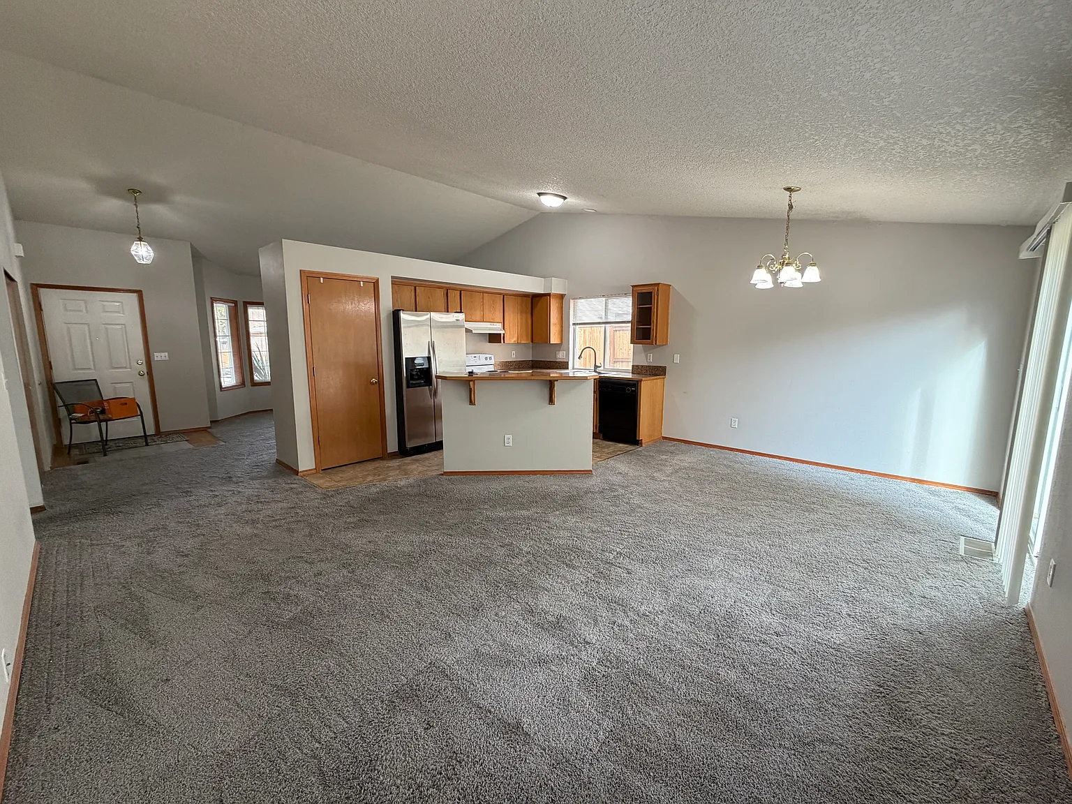 3 bed, 1392 sqft, $2,695 — Photo 4