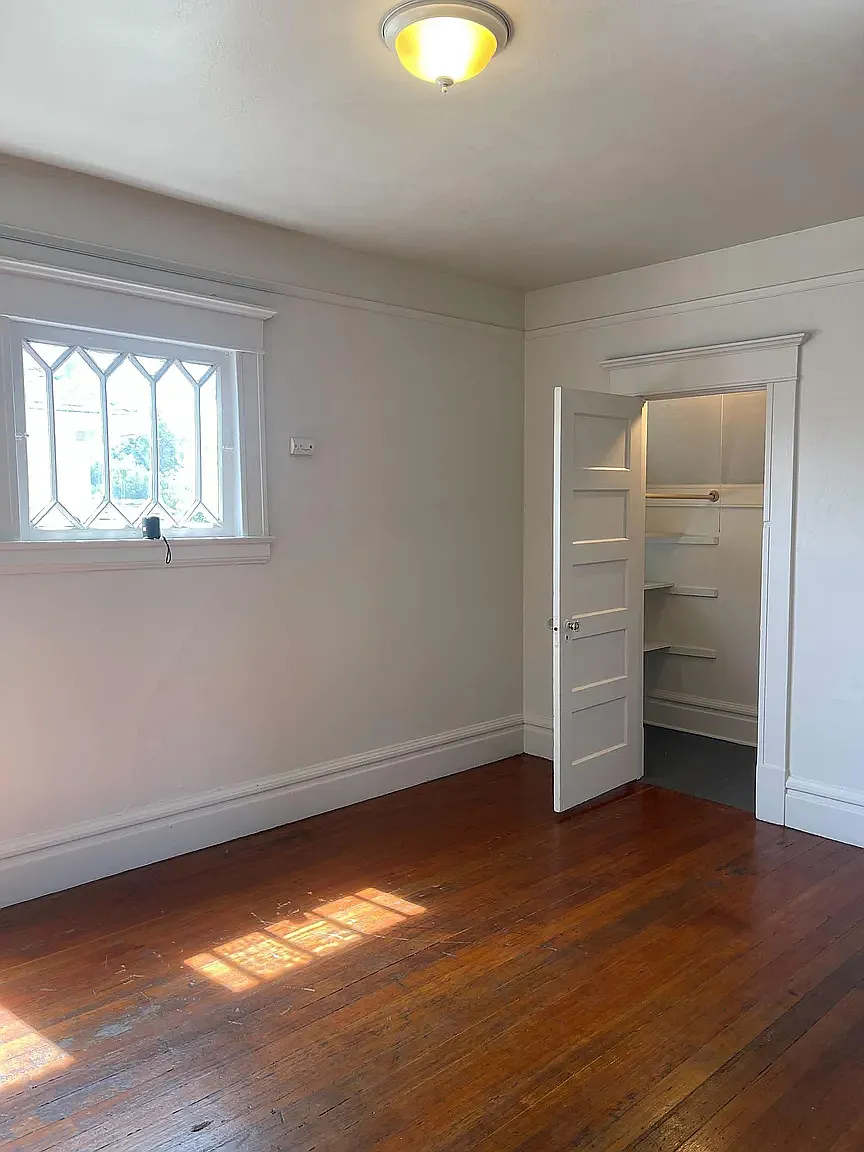 Building Photo - 421 E Rose St #421