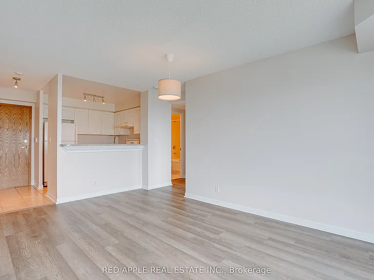 11 Lee Centre Dr #707 — Photo 11