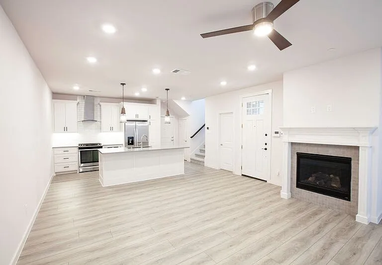 616 Laurel Ln — Photo 13