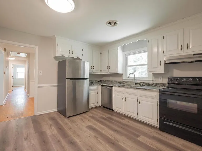 2900 Clintwood Rd — Photo 12