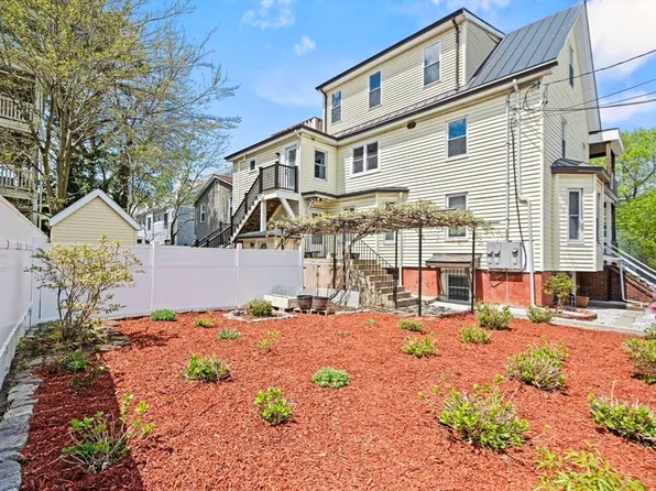 29 Hanson St #1, Somerville, MA 02143