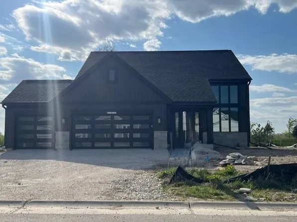 W251N2385 Valleyview CIRCLE, Pewaukee, WI 53072