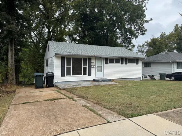 5633 Parchester Dr, Saint Louis, MO 63121