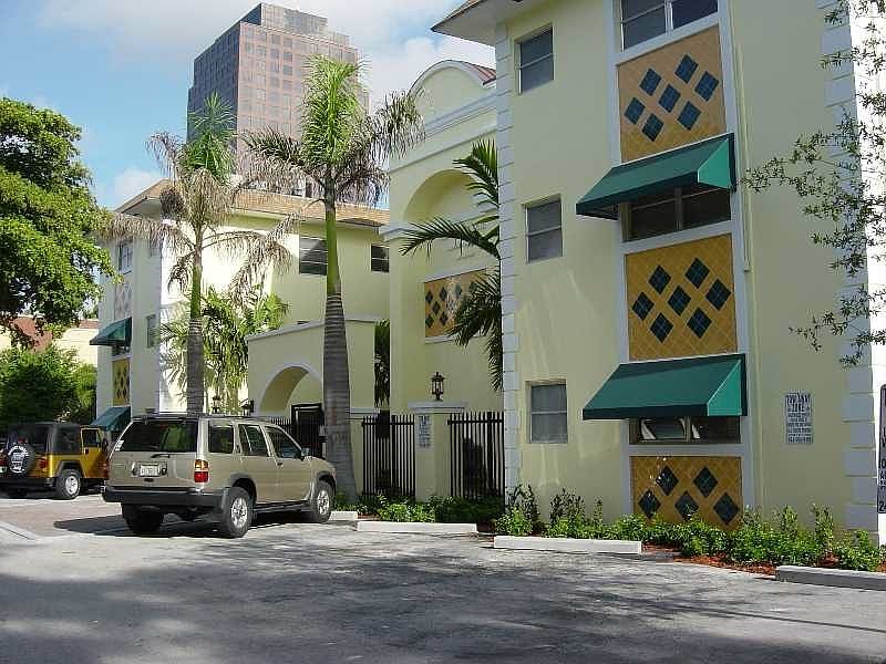 1st image of 627 SE 4th Ave