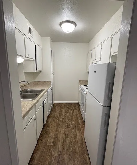 Chevy Chase Apartments — Photo 9