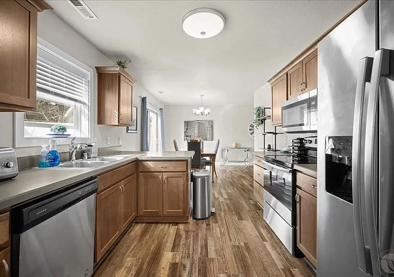 Spacious 3BR/2.5BA Furnished Townhome | Pet-Friendly Fenced Yard — Photo 1