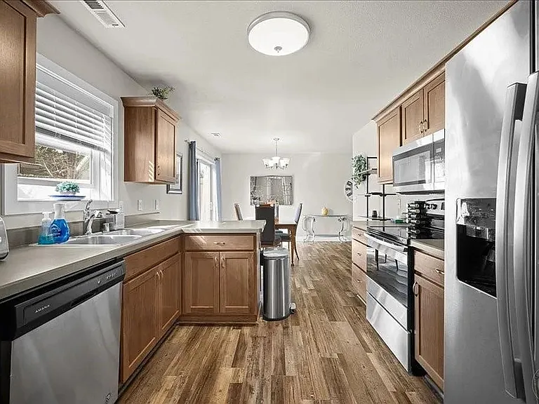 908 Midway Ln #2 — Photo 6