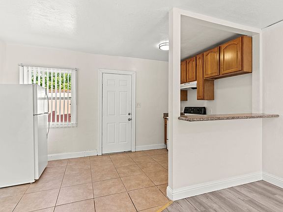 4th image of 6114 Foothill Blvd #C