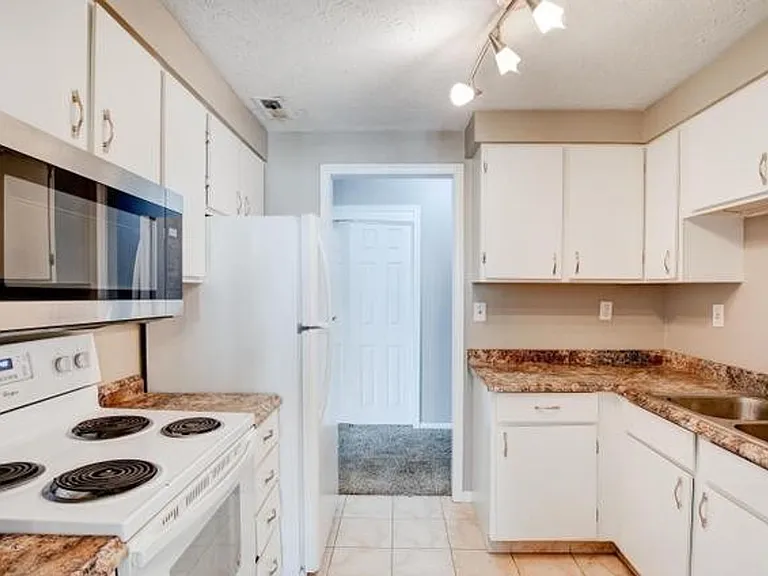 500 S 37th St #207 — Photo 16