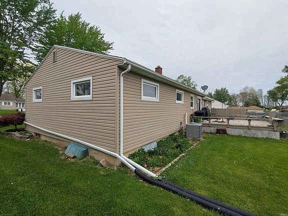 3rd image of 6609 Maywood Cir
