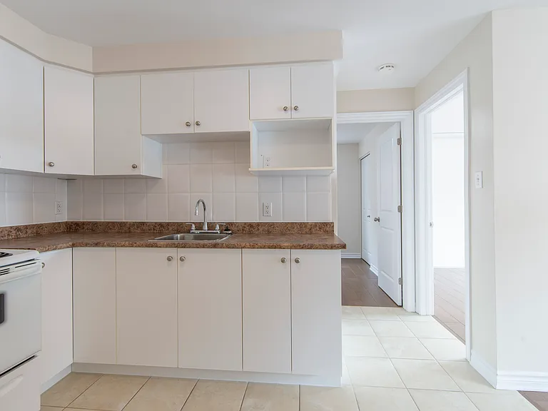 307 Lebreton St S — Photo 20
