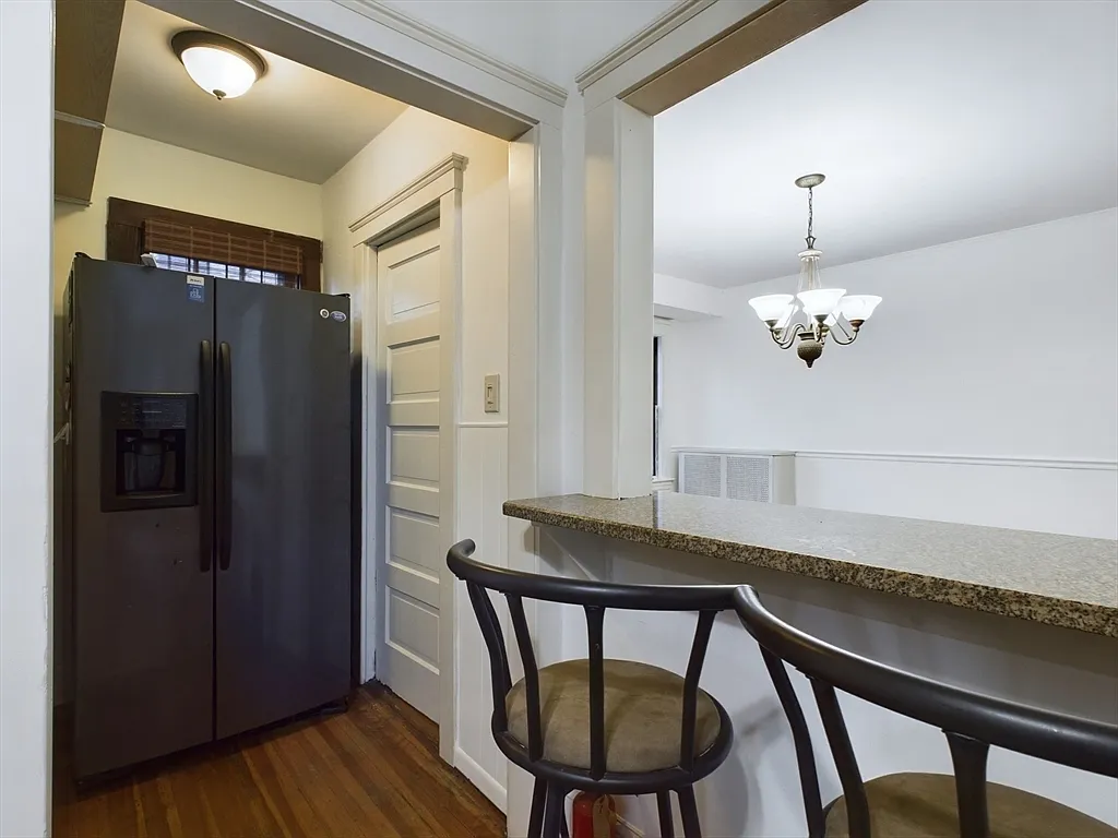 3 bed, 1.0 bath, 1317 sqft, $3,300 — Photo 2