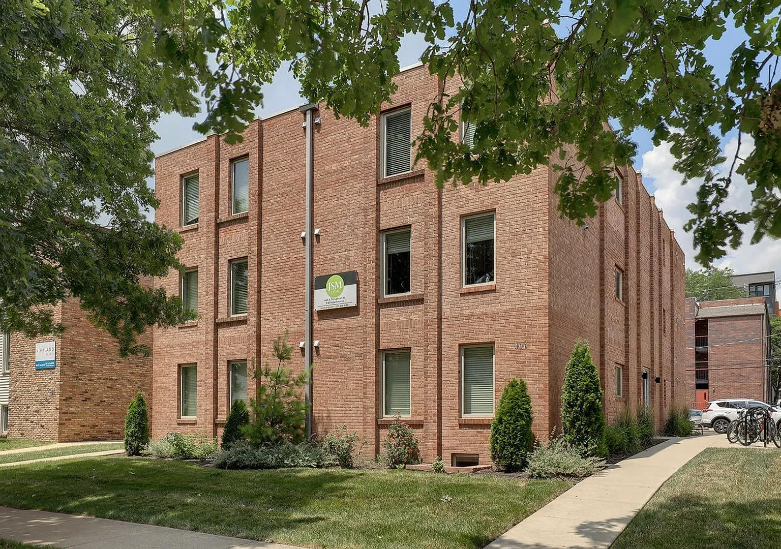 406 E Stoughton St — Photo 1