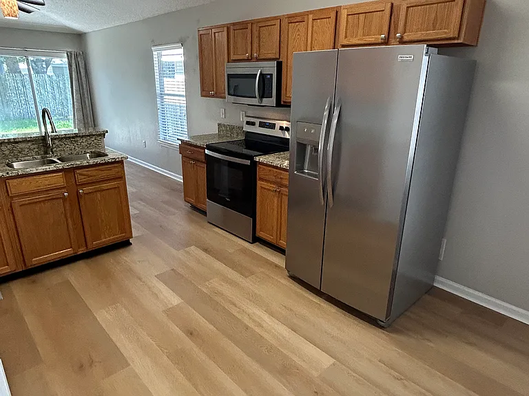 716 Mackenzie Cir — Photo 5