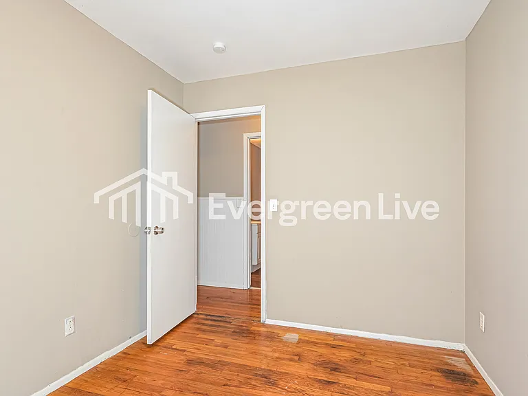 930 Lexington Park — Photo 14