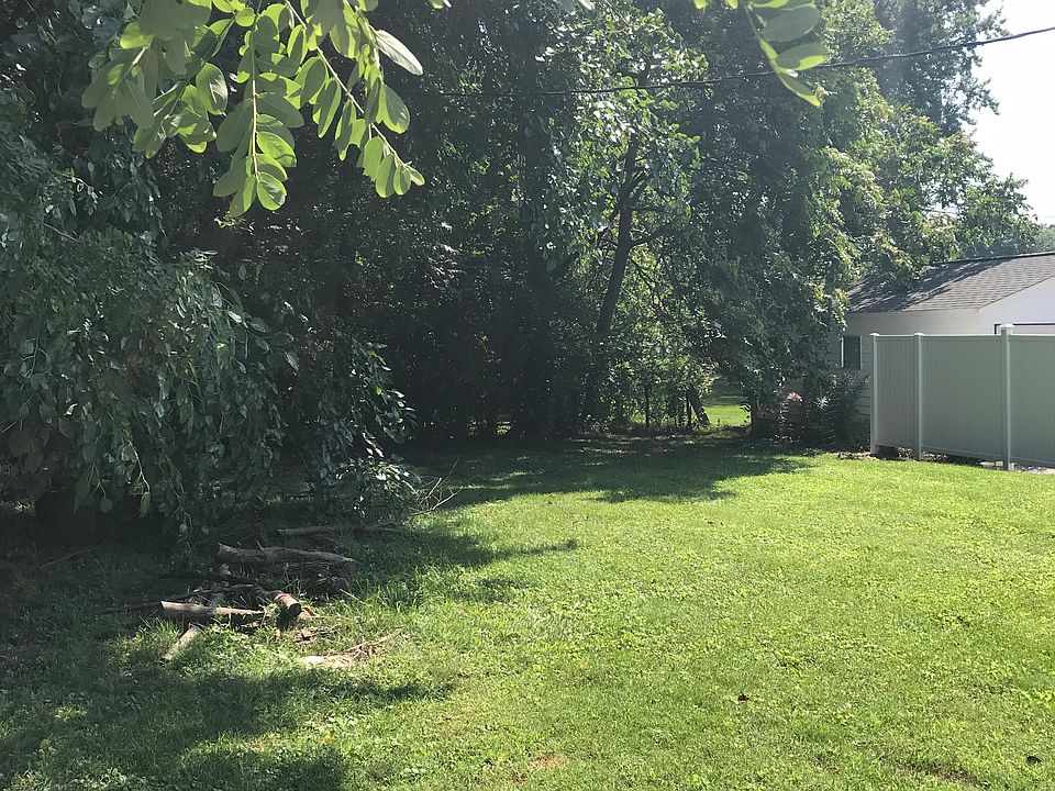 2nd image of 2317 Schuyler Ave