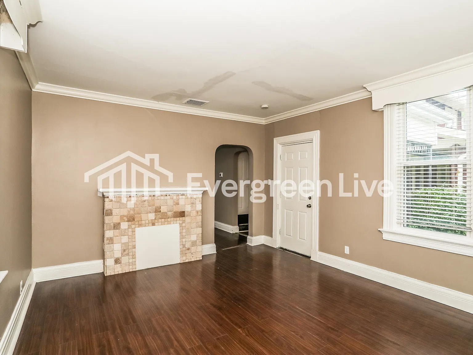 3 bed, 1.0 bath, 1028 sqft, $1,145 — Photo 3