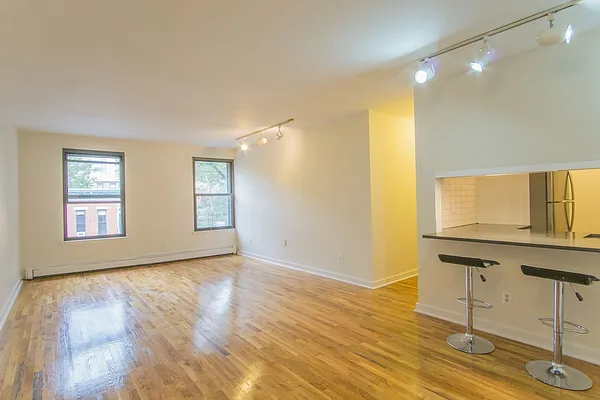 Rented by Vespa Properties Group | media 27