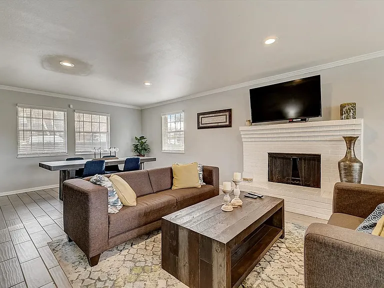 WatersEdge Denton Apartments — Photo 1