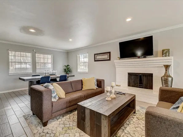 WatersEdge Denton Apartments