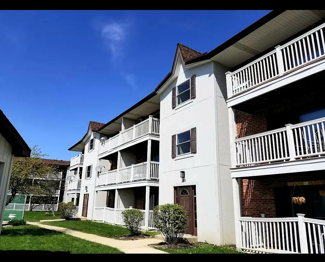 2 bed, 1.5 bath, 900 sqft, $2,400 — Photo 1