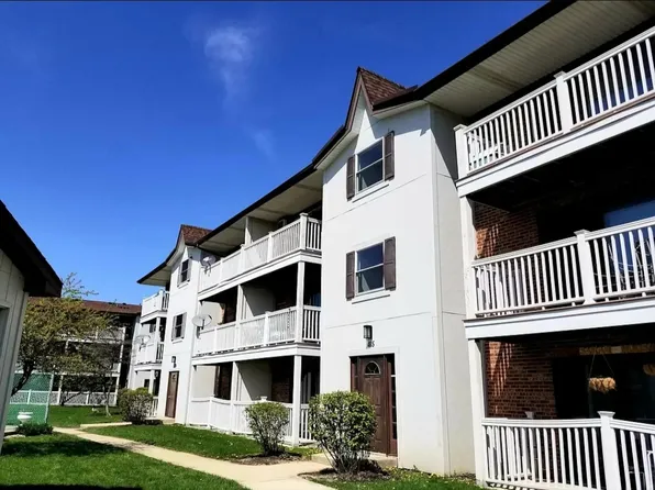 231 Gregory St APT 11, Aurora, IL 60504