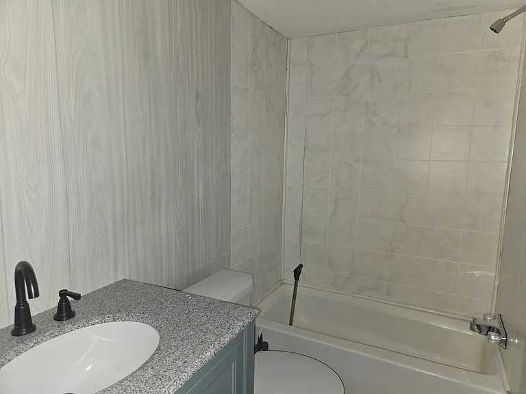 2103 Southwood St — Photo 5