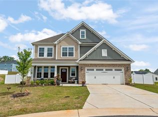 2740 Clear Lake Ct, Winston Salem, NC 27106