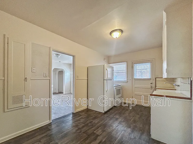 1 bed, 1.0 bath, 800 sqft, $1,050 — Photo 2