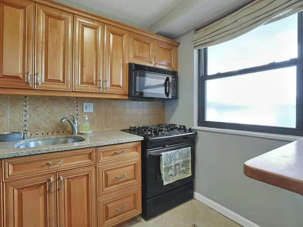 4705 Henry Hudson Parkway image 13 of 22