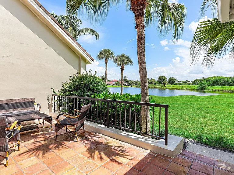 2584 Muirfield Ct — Photo 36