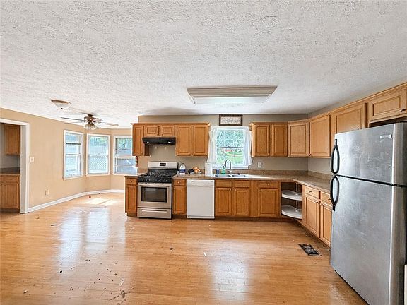 4th image of 677 Bankshire Dr