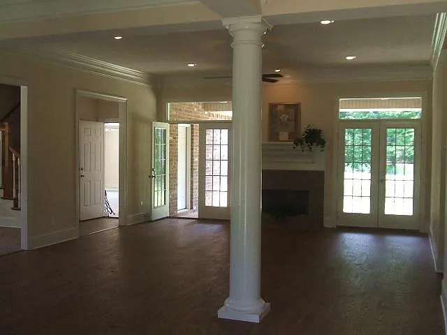 4 bed, 2384 sqft, $2,500 — Photo 2