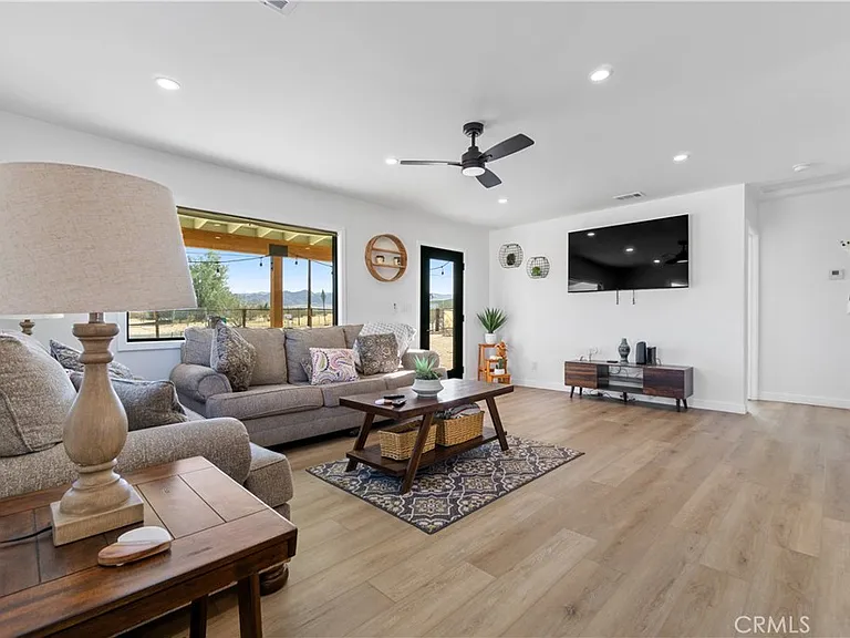 64654 Sun Mesa Rd — Photo 3