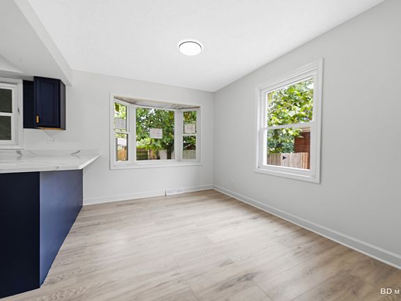 5th image of 16445 Dobson Ave