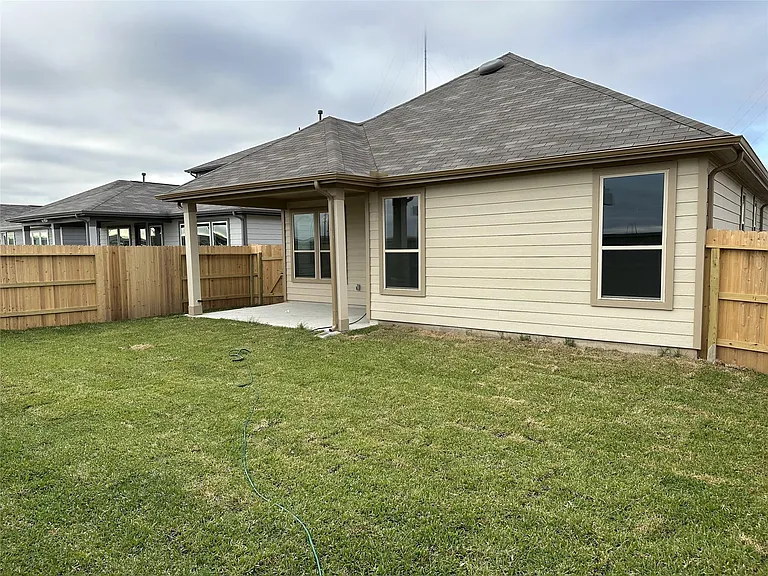 3019 Kastania Ln N — Photo 28