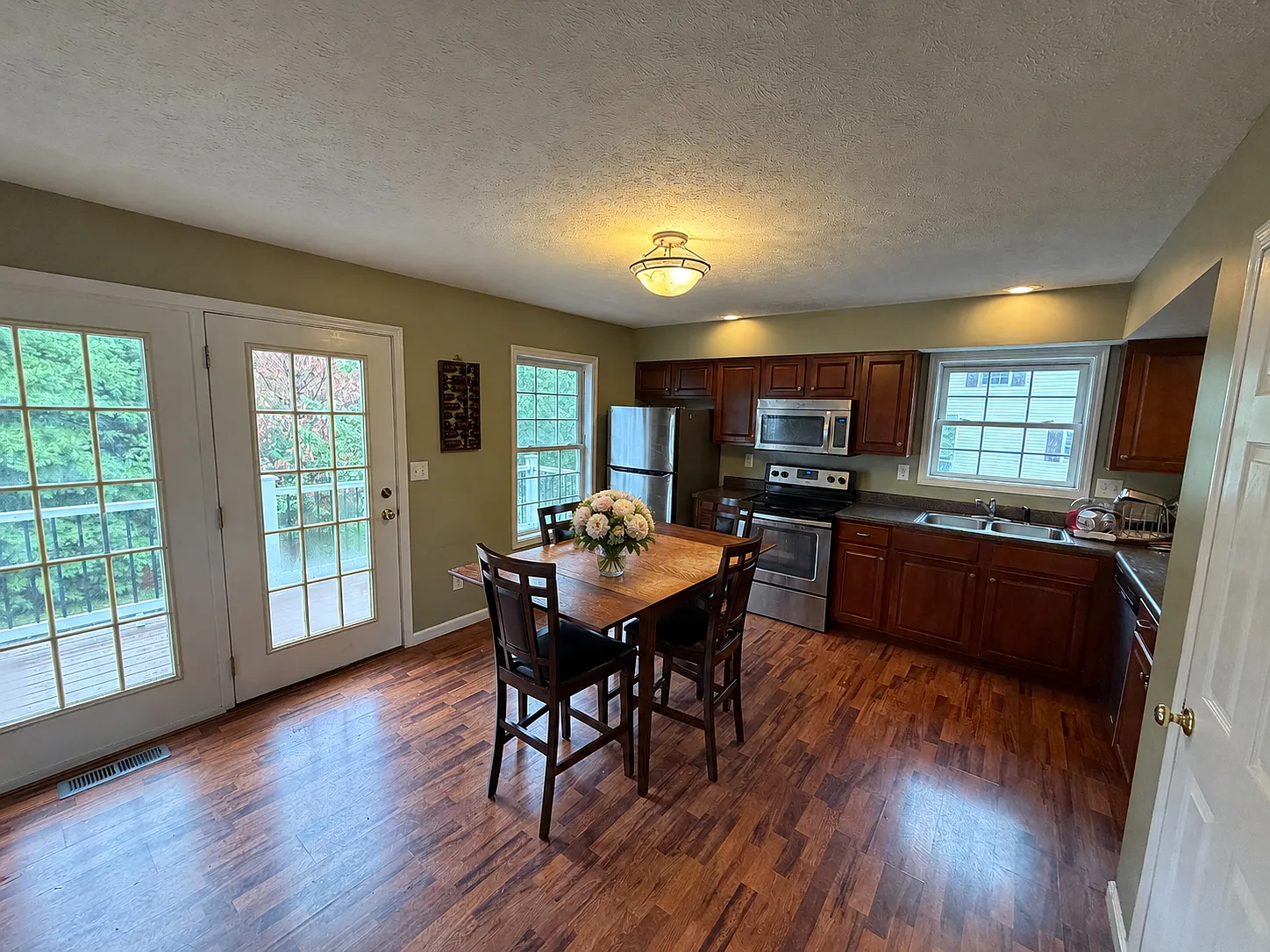 4 bed, 1800 sqft, $475 — Photo 4