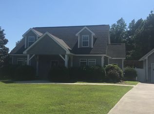 100 Middle Point Rd, Hampstead, NC 28443