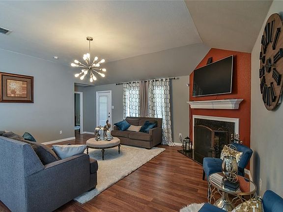 5th image of 1307 Lake Forest Dr