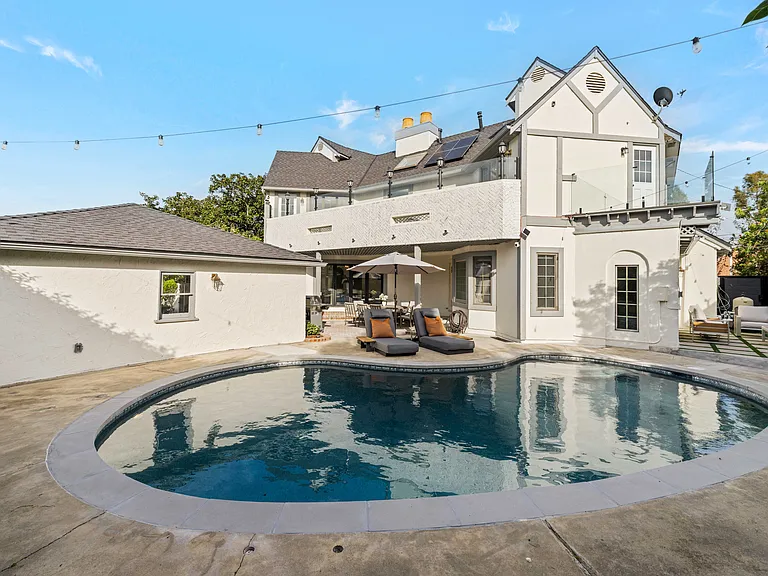 8001 Alverstone Ave — Photo 32