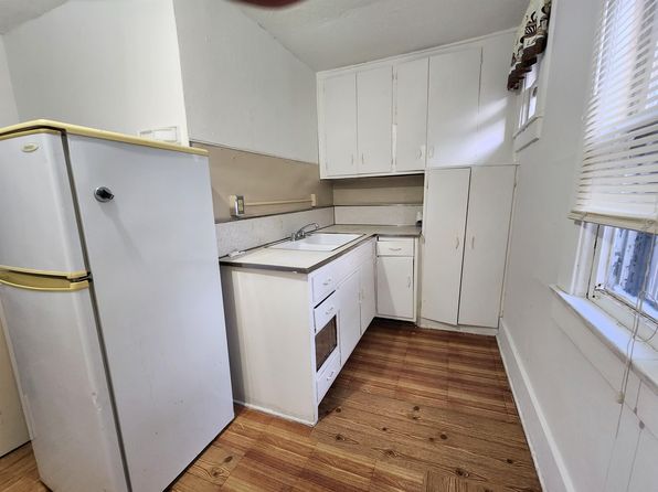 fort-wayne-indiana-445010387 picture