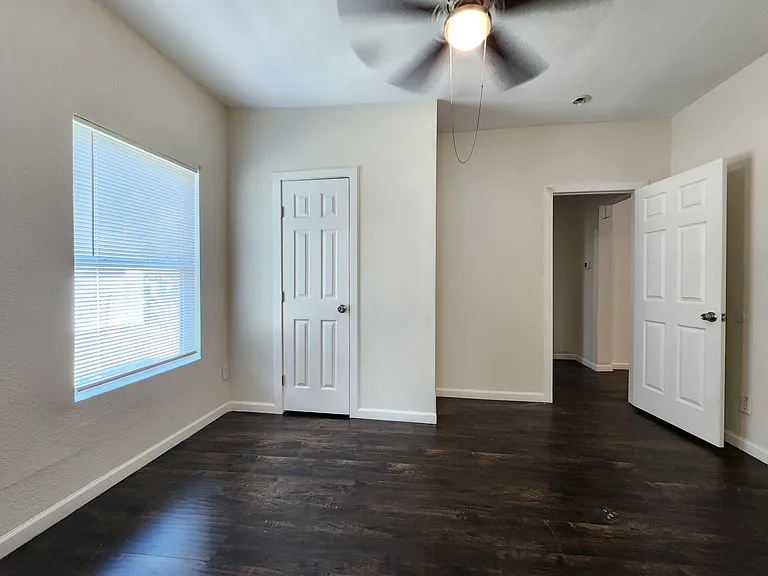 2545 Metropolitan Ave — Photo 10