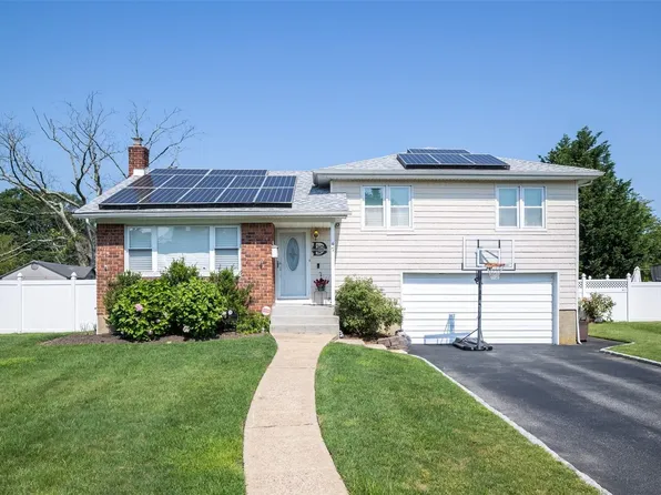 47 Meadow Wood Lane, Farmingdale, NY 11735