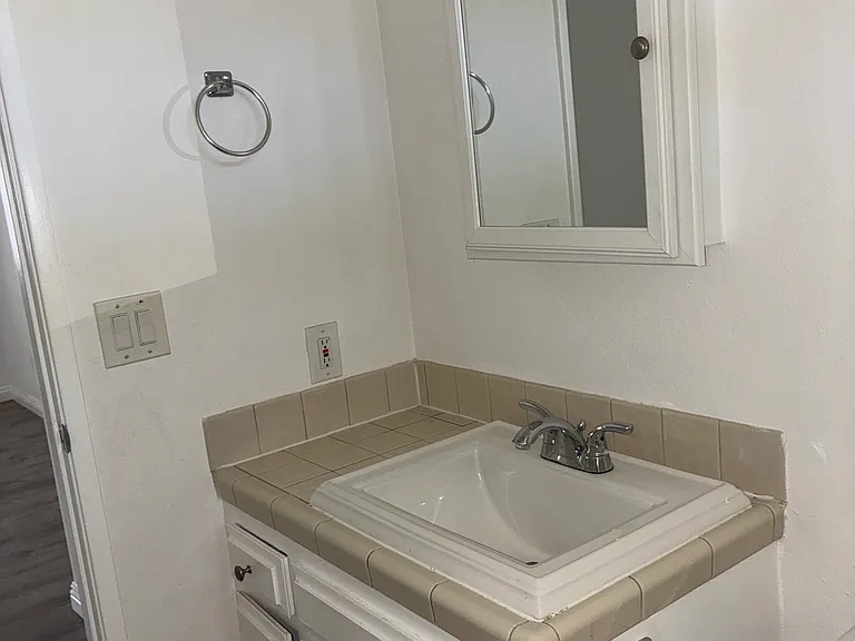 280 Wells Ave #C — Photo 6