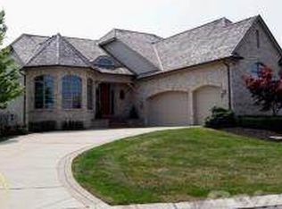 5111 Newport Ct, Oakland, MI 48306