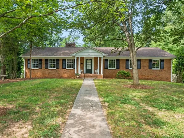 332 Grandview Dr, Winston Salem, NC 27104