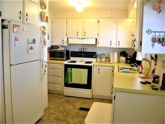 2nd image of 16636 Gardenia Dr