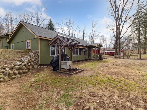 848 E Girard Rd, Quincy, MI 49082