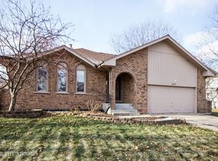 2207 Ridgewood Rd, Lisle, IL 60532